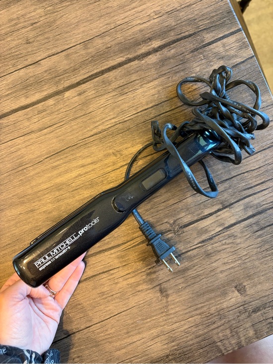 Paul Mitchell Accessories - Paul Mitchell ProTools Black Flat Iron Hair Straightener